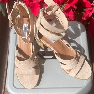Steve Madden Cream Suede Leather Strappy Sandals Like New